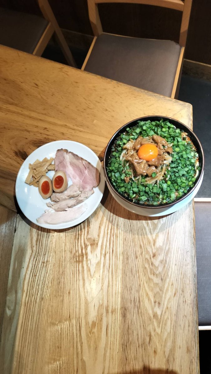 jinya2016's tweet photo. 🔥4月限定🔥

【豚ホル台湾味噌ラーメン】1200円
【特級】1550円

正直これ…かなり完成度高いです✨

👉太麺×中辛
（迷ったらこれでOK）

冬の味噌もラスト
👉4/25(土)まで

ホルモン×味噌×台湾
ニラ爆盛りでスタミナ系💪

今日食べに来てください✨
是非お待ちしております✨ https://t.co/CIljkXomQn