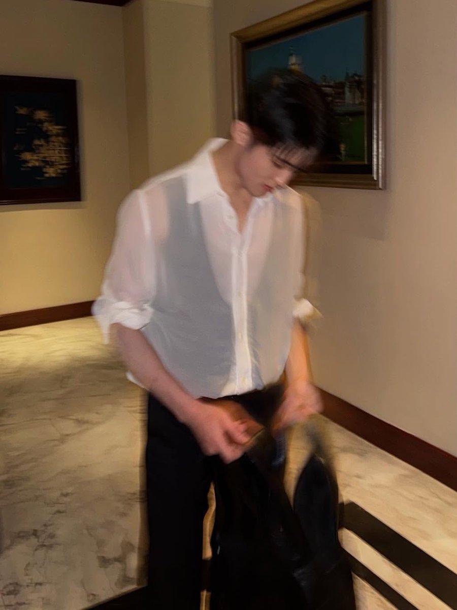 merlynsie's tweet photo. ลุคเจ้าบ่าวไปอาฟเตอร์ปาร์ตี้มาก ㅠㅠㅠㅠㅠㅠ https://t.co/bGVcZjrnAA