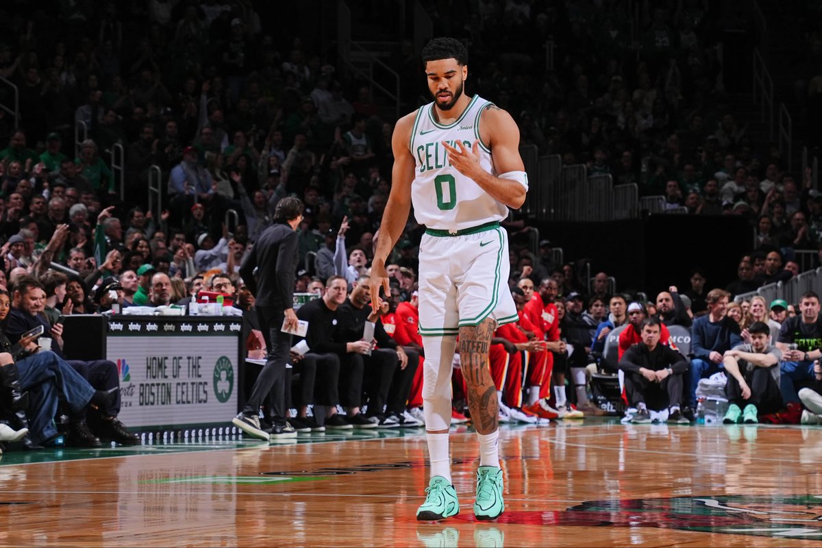 Jayson Tatum tonight: 
25 Points
18 Rebounds
11 Assists 

Peaking to his normal form right before playoffs is a scary site for the rest of the league 😳