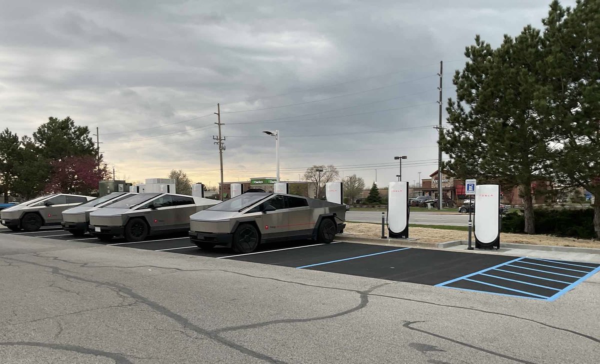 Tesla Charging tweet media