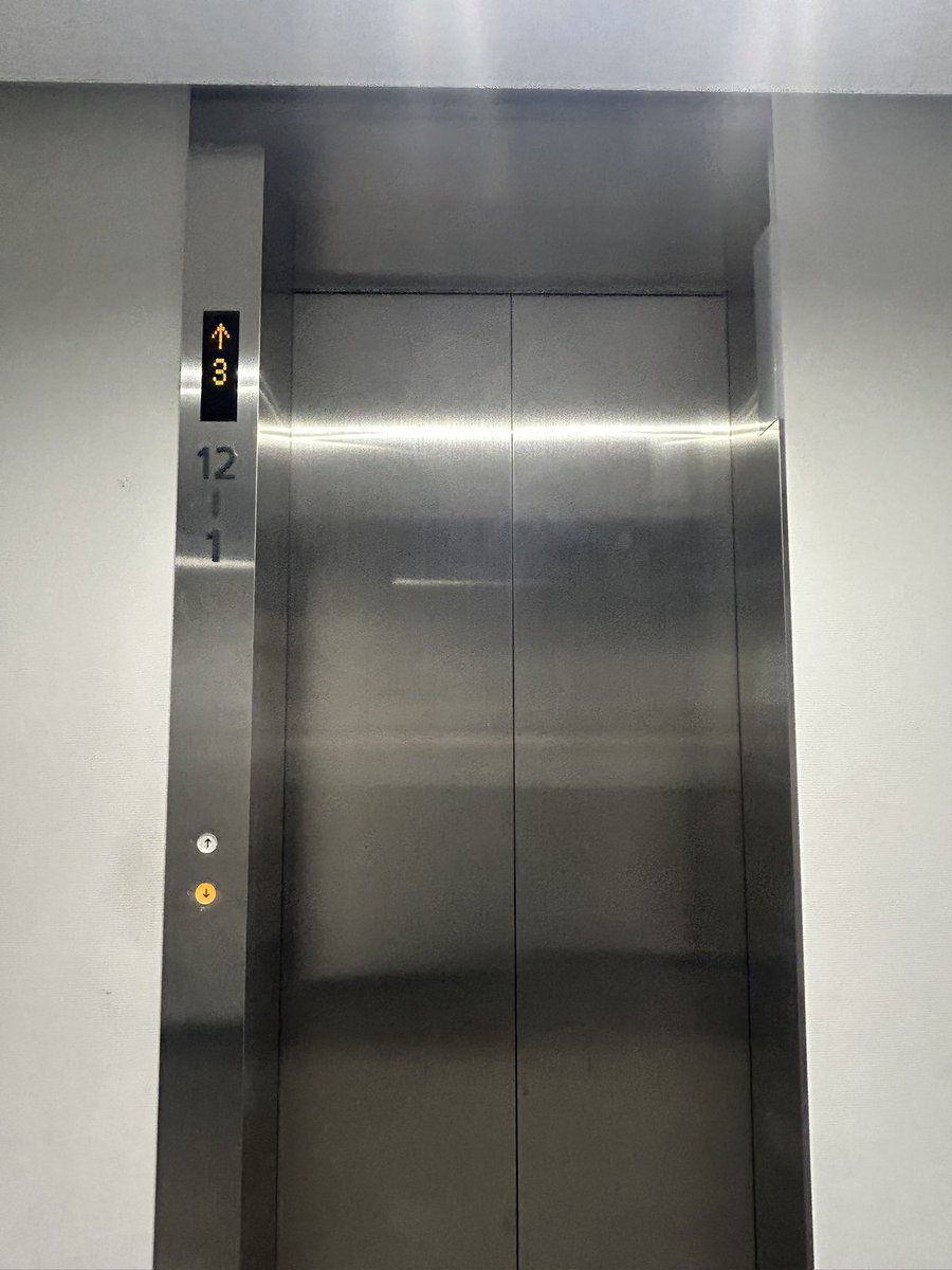 Nerdgraphy's tweet photo. 新歓始まりました！
17号館のエスカレーターで6階まで上がって、そのあとエレベーターで7階まで来てください！17714教室でやってます！

ミュージカルが好きな方！新しいことに挑戦してみたい方！お待ちしております！

#春から青学
#ミュージカルサークル
#ミュージカル
#春から大学生 https://t.co/5brSWTnqI8