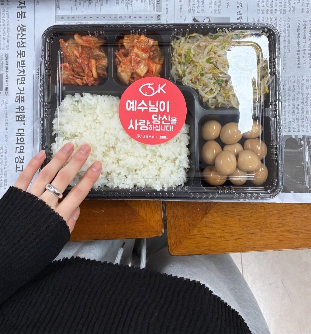 bee 🪷 tweet media