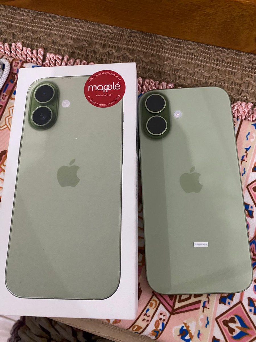 abysallarrow's tweet photo. @baseconvo Yg minat ip 17 sagegreen 256gb monggo, barang baru buka dari digimap blum ada seminggu. Sudah terpasang TG dan freecase 300k++ https://t.co/yXV9slLmw1