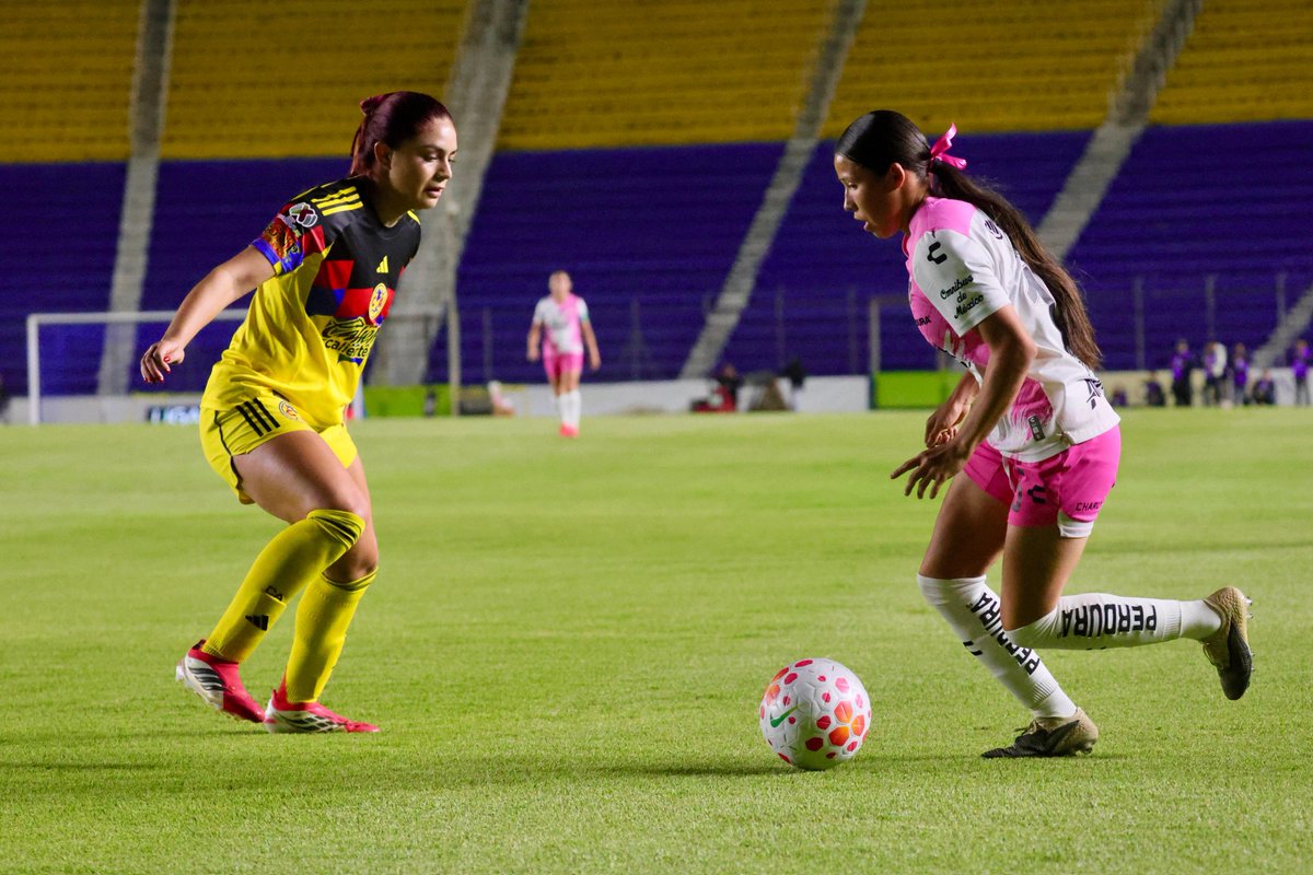 #LigaBBVAMXFemenil 🎀

👀 Con gol de Irene Guerrero, América Femenil vence a Atlas por la mínima al medio tiempo. Las rojinegras buscarán en el complemento darle la vuelta al marcador. 

📸 <a href="/dannielloo/">Billy</a>