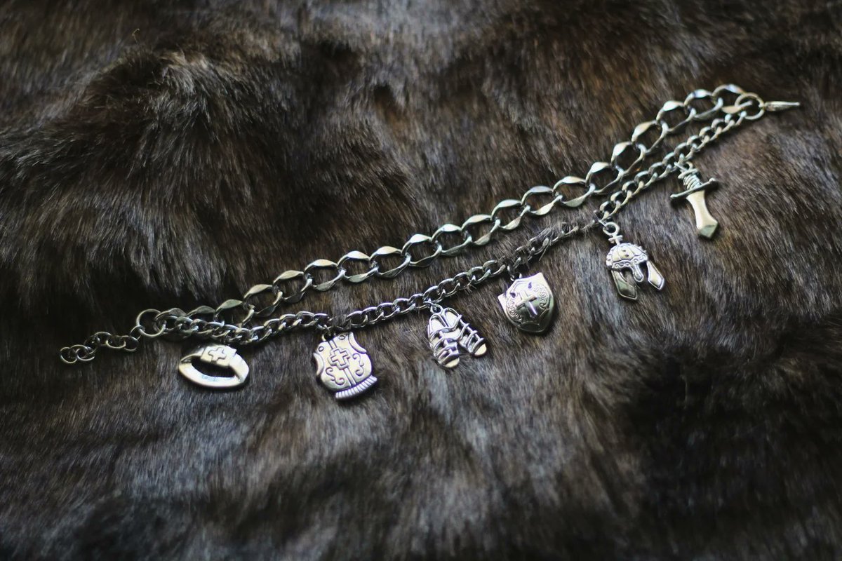 ShortStuffArts's tweet photo. The Ephesians 6 armor of God scriptures have been very meaningful to me in this season, &amp; the designs really incorporate some of my favorite types of fashion style.

There are two different bracelet designs, plus also unisex wallet/pants chains! https://t.co/6szeoJnJmH