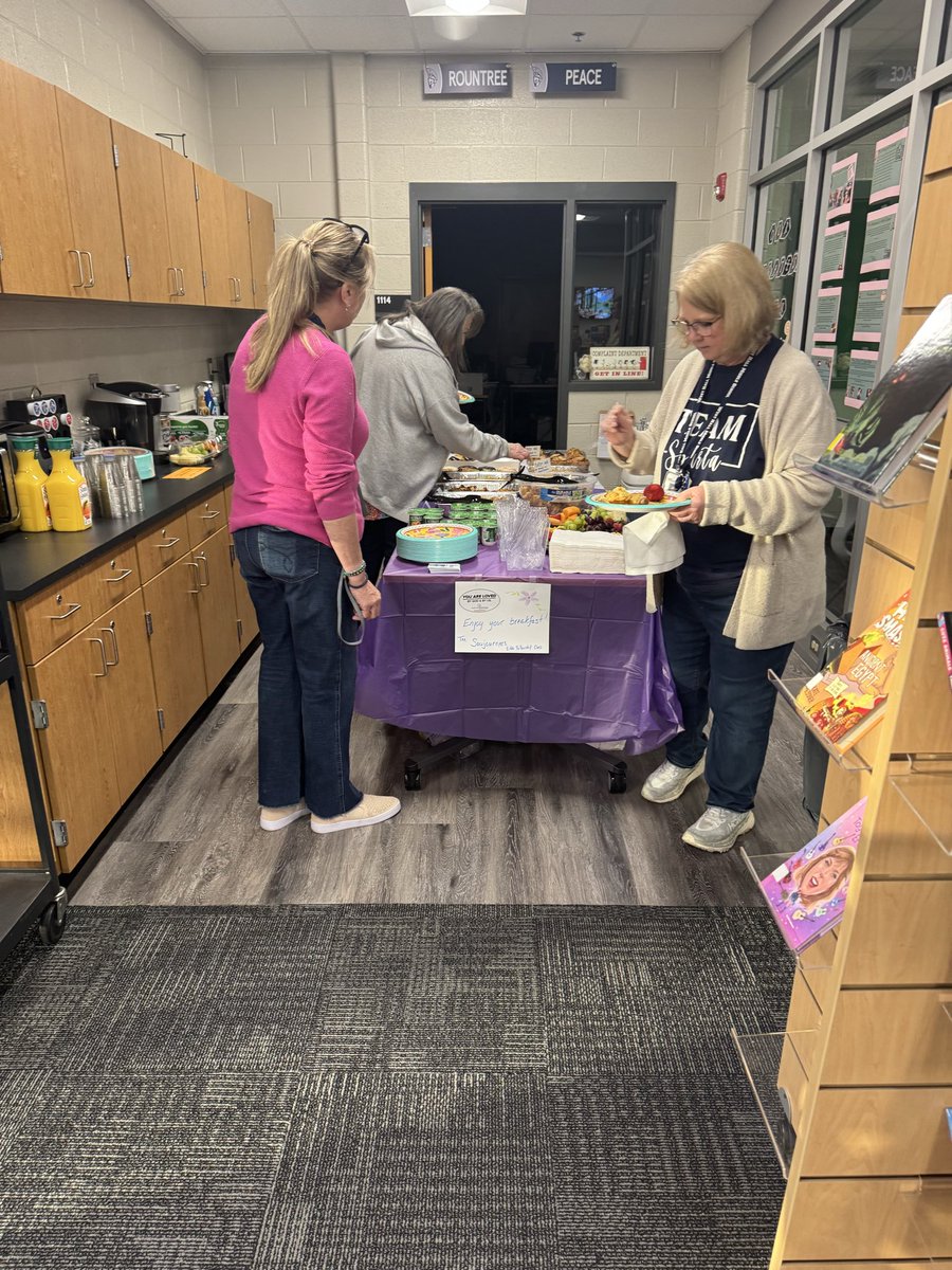 West Hall Middle tweet media