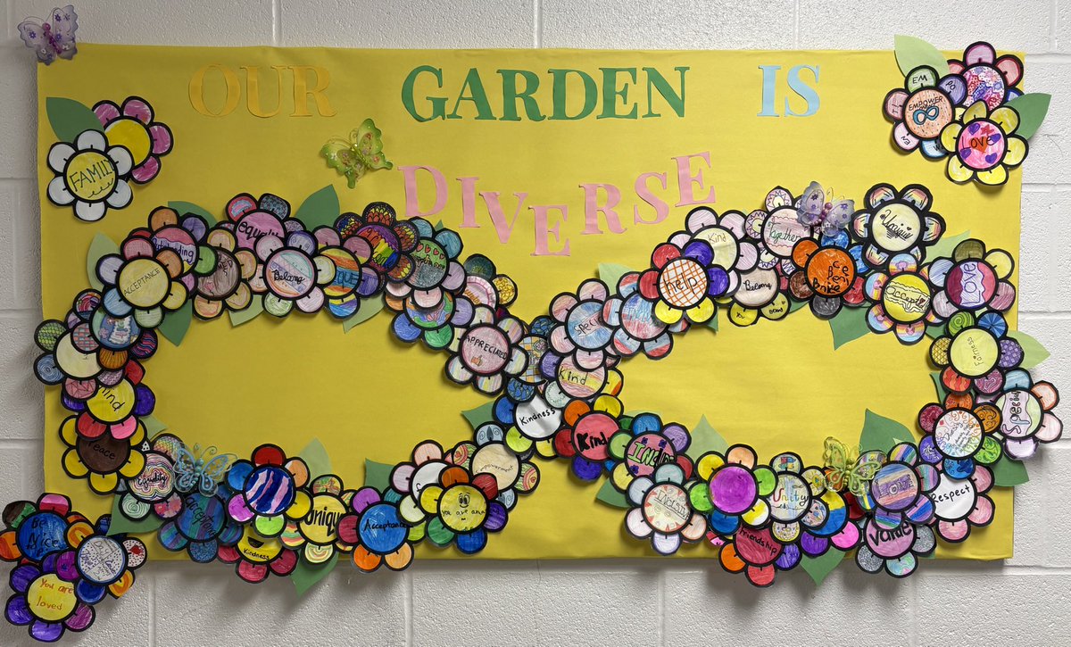 Hawksat25's tweet image. The STEP class brought the whole school together; each classroom decorated flowers for the school’s #AutismAwarenessMonth display! Planting seeds of acceptance, and encouraging inclusivity to grow! 🌱🙌🏾💙🫶🏾 #SABFamily