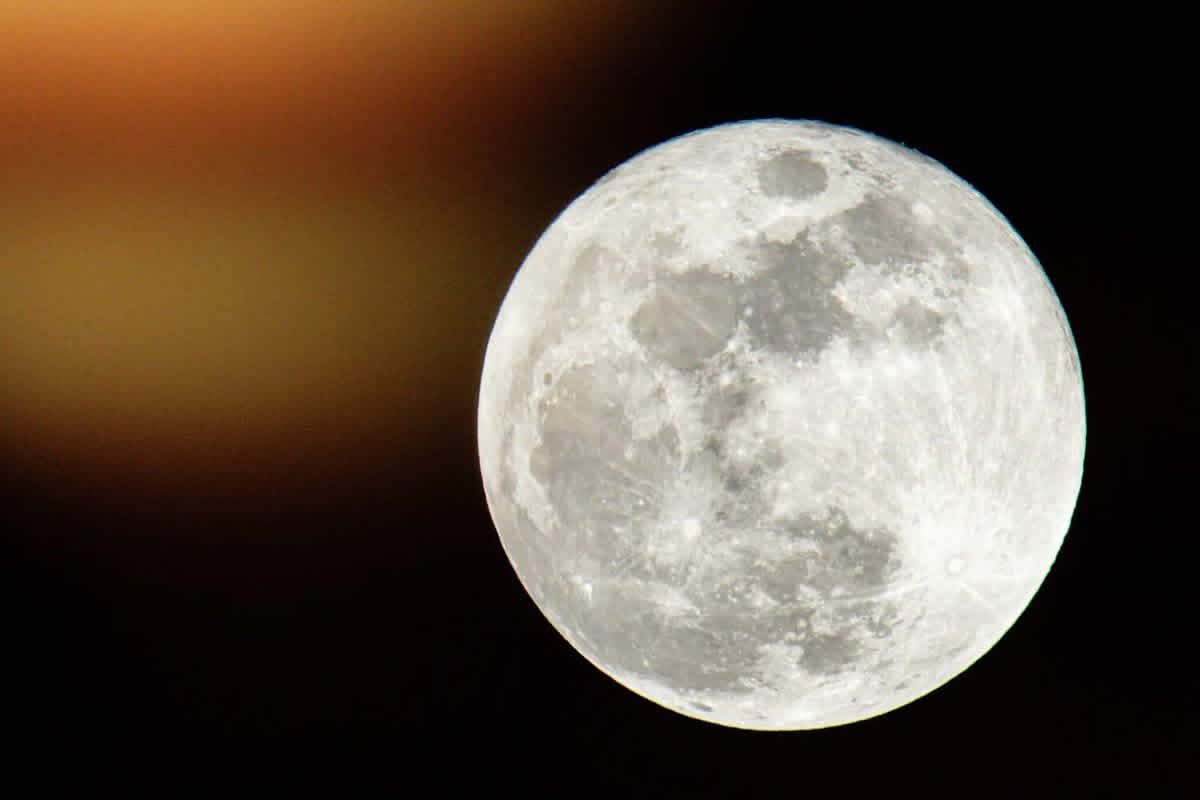 RichardDLewisLA's tweet photo. 🚀NASA’s Artemis II is taking humans back to the lunar frontier for the first time in over 50 years! The long-awaited mission launched 4 astronauts on a journey to fly by the Moon🌒Liftoff took place shortly after 6:35PM ET from Cape Canaveral, Florida #space #Artemis #moon #nasa https://t.co/2HaYkLVoWR
