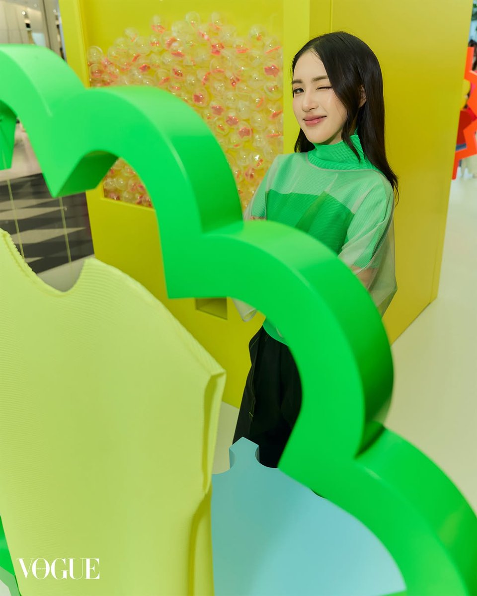 blejiebrasil's tweet photo. Completamente apaixonada por cada take desse evento.🧡💛💚💜💙

📸 | @/voguethailand via Instagram. [1/2]

PANGJIE AT ISSEY MIYAKE NEO POP
#isseymiyakexPangjie
#meFORALL
#BleJie #Mable_Siriwalee #pangjiewr #แป้งจี่ปภาวรินท์ #ClaireBell https://t.co/Lt1gpXF2wO