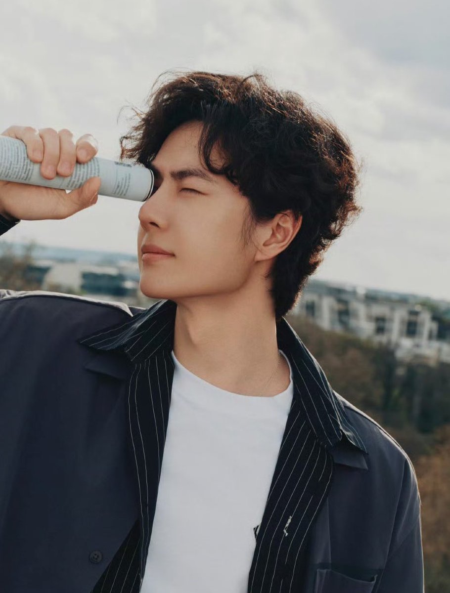 gremlinyibito's tweet photo. good morning to wang yibo and his pretty face 😍 https://t.co/GpPHpHnLnP