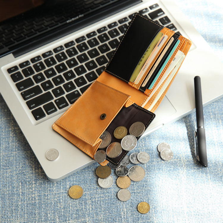 whalesongs33479's tweet image. Hand-dyed vegetable-tanned leather 🧵
Precise stitching, contrast interior, durable build.
Built to last, develops rich patina.
#Craftsmanship #PatinaPerfection #MadeToLast