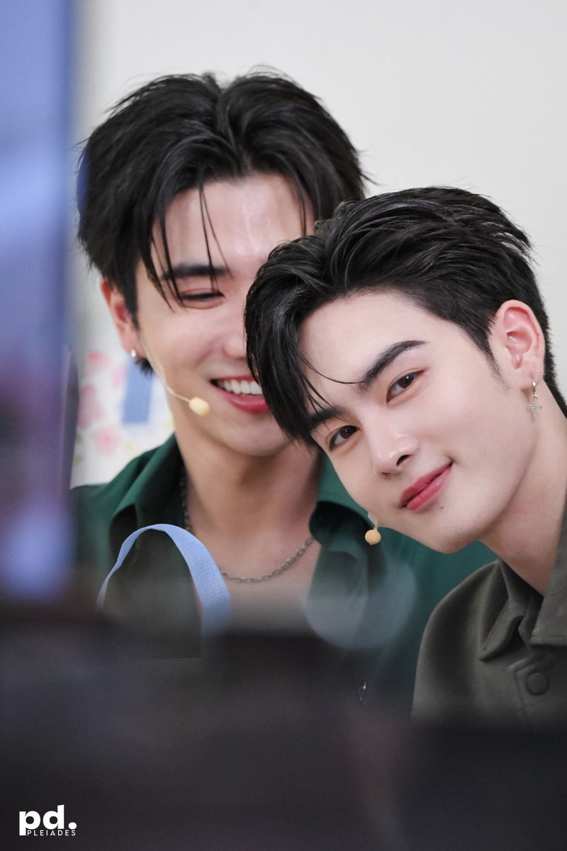 📚⛅️ tweet media