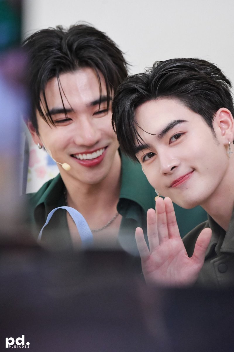 📚⛅️ tweet media