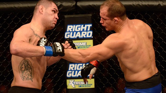 MikesMMAPicks's tweet image. Junior dos Santos sacrificed so much of himself in those wars vs Cain Velasquez. This doesn’t get talked about as much as it should. #Rivalry