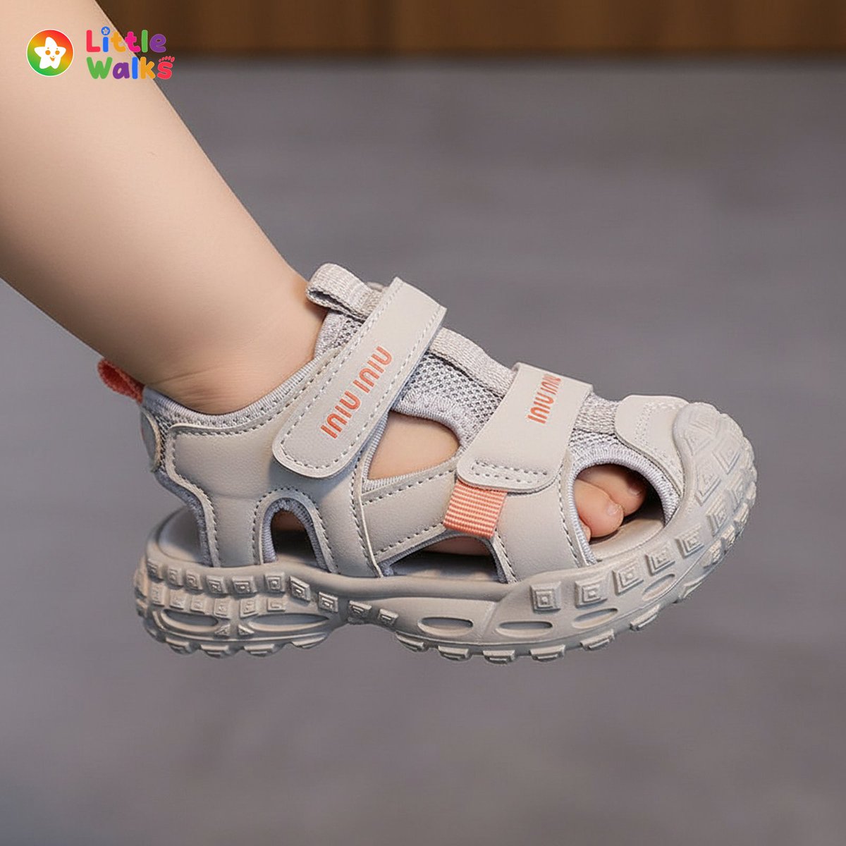 Littleswalk's tweet photo. 📷 আপনার সোনামণির প্রথম হাঁট��� হোক নিরাপদ ও আরামদায়ক।

Little Walks নিয়ে এসেছে Soft Baby Sandals, যা ছোট বাচ্চাদের জন্য বিশেষভাবে ডিজাইন করা হয়েছে। এই জুতাগুলো নরম, হালকা এবং বাচ্চাদের পায়ের জন্য খুবই আরামদায়ক। https://t.co/xcZ1A7oeCS