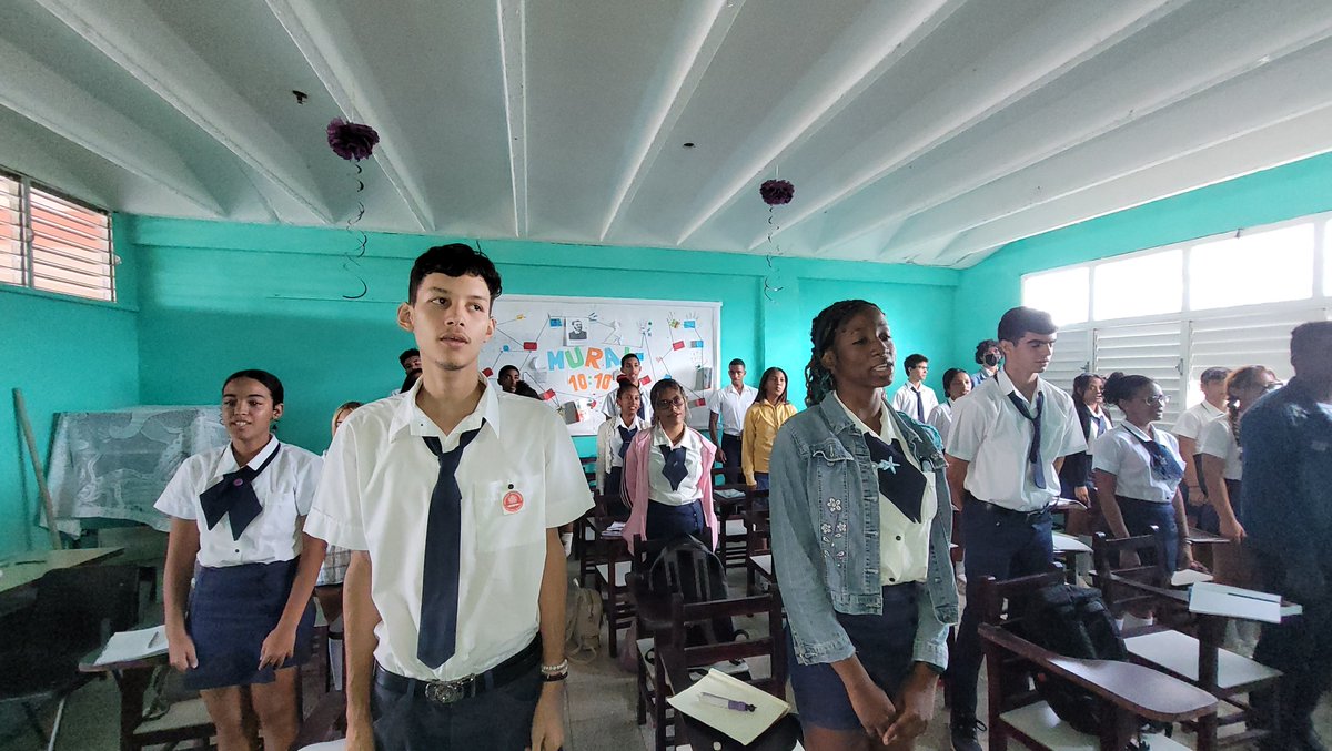 Excelente clase del profesor Rafael Paredes en el día de hoy. <a href="/Educa_Gtmo/">Dgeap Guantánamo Cuba</a> @ipvce_Gtmo <a href="/CubaMined/">MINED</a> @yoeabero