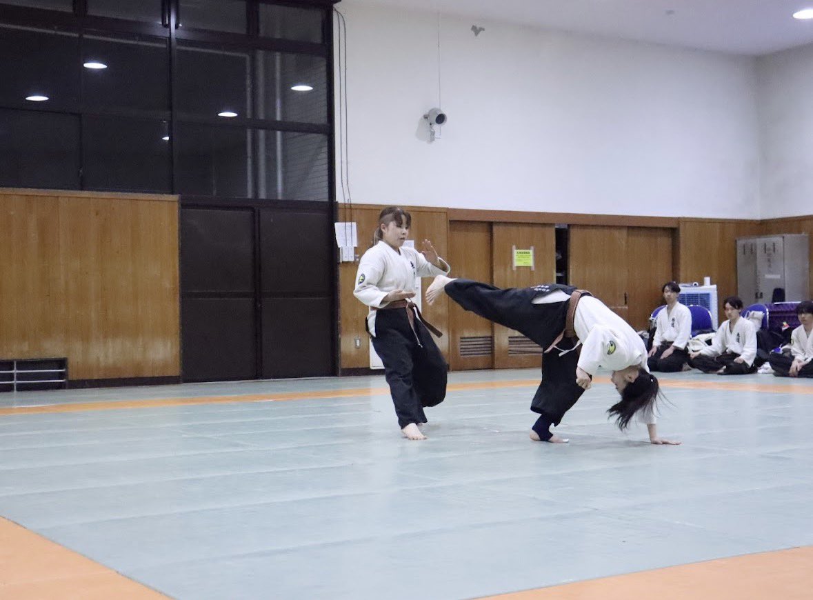 UTTaidoClub's tweet photo. 【黒帯審査】
3/28（土）に黒帯審査が行われ、多くの学参が受審しました。
入部してから約2年間の稽古の成果を存分に発揮し、躰士として成長した姿を見せることができました✨
黒帯としての自覚を持って、今後の稽古にも励んでまいります🔥 https://t.co/8D75qb8Ki7