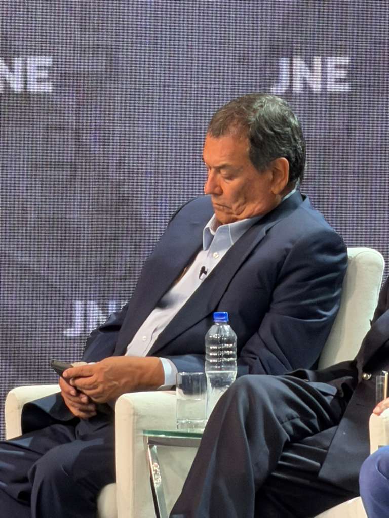 Carlos León Moya tweet media