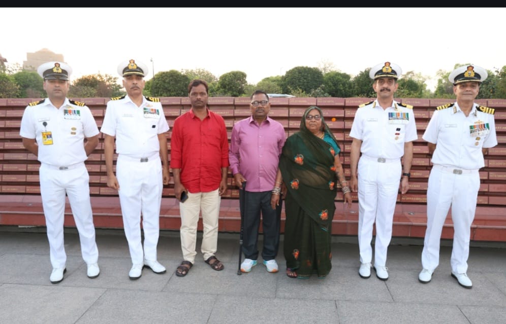 NAVYESM's tweet photo. In a solemn ceremony at the National War Memorial on 01 Apr 26,  heartfelt floral tributes were offered to Late Bansi Lal, ME II of INS Khukri, a Battle Casualty who made the supreme sacrifice in the line of duty during the 1971 Indo-Pak War. https://t.co/6HHrJPUHMq