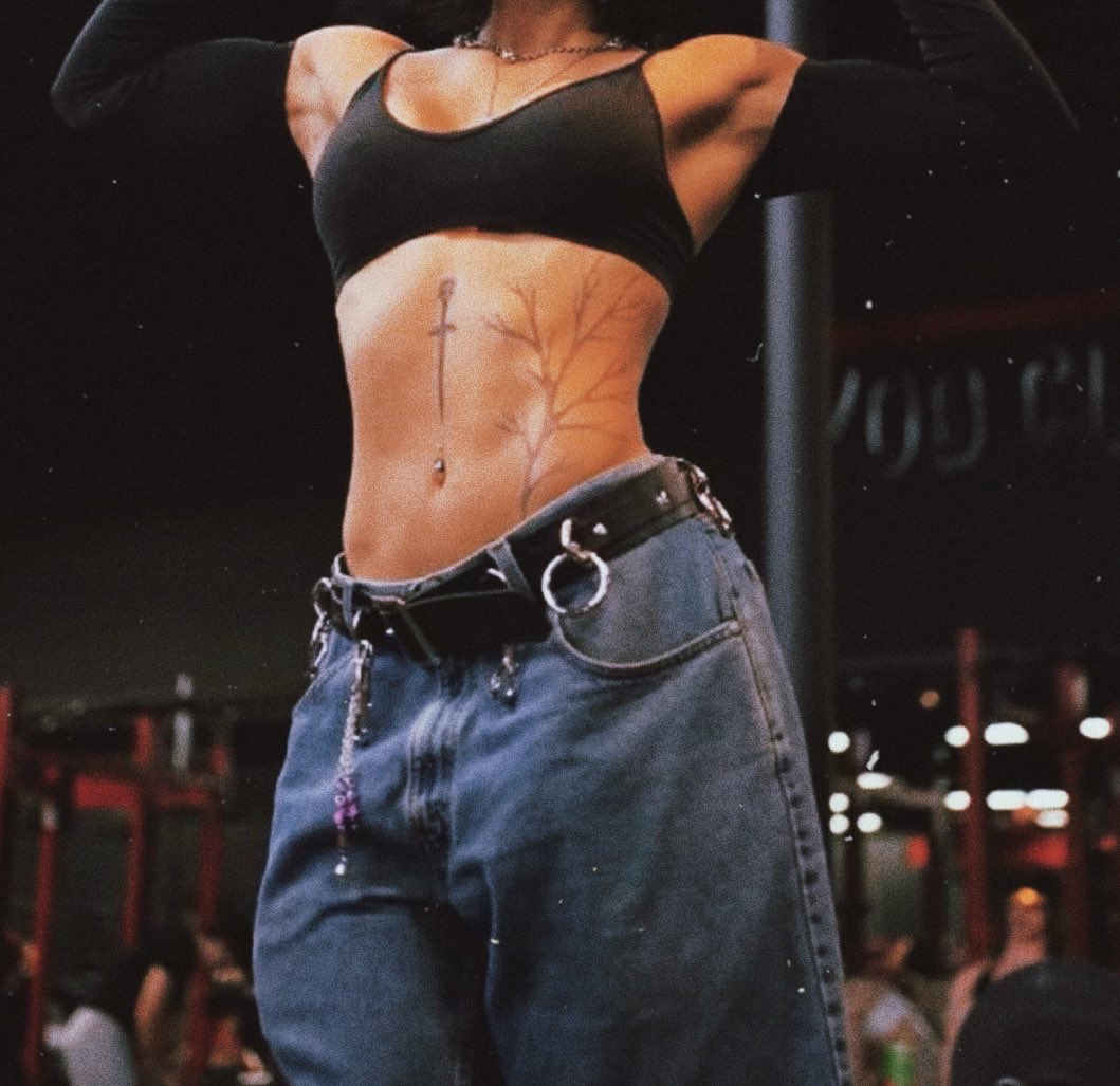 𖠋 𝐐 . tweet media