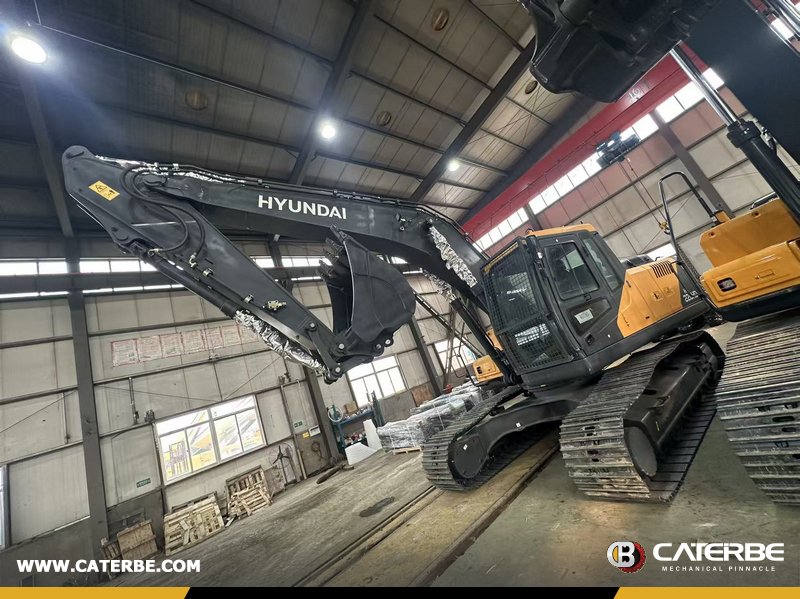 caterbechina's tweet image. 🚜 Algeria delivery 🇩🇿
HYUNDAI HX220HD Excavator

⚙️ 21.4 t
🪣 1.2 m³
💪 110 kW
Powerful and ready to dig.

#HYUNDAI #Excavator #Machinery #HX220HD