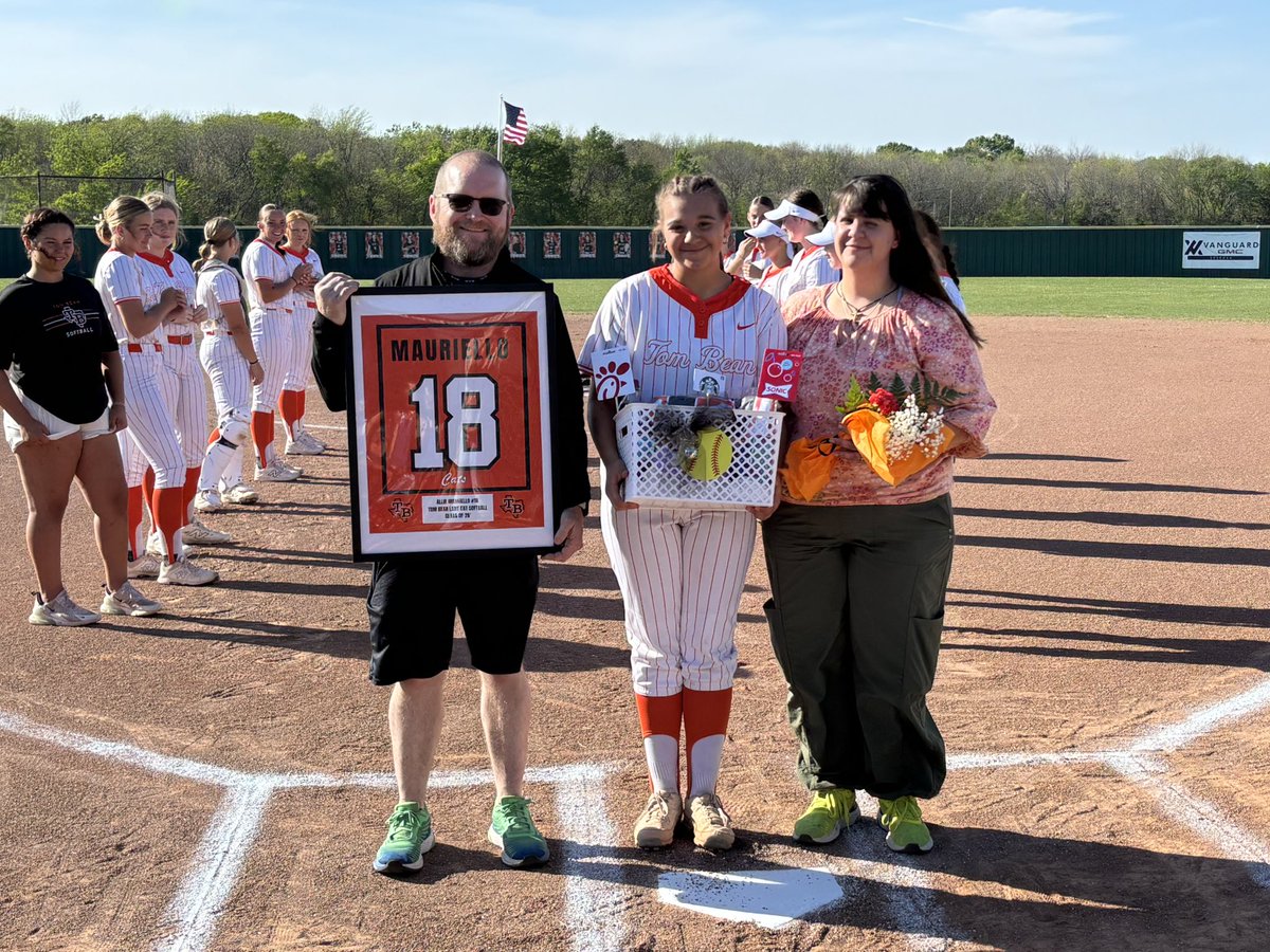 Tom Bean Lady Cat Softball tweet media