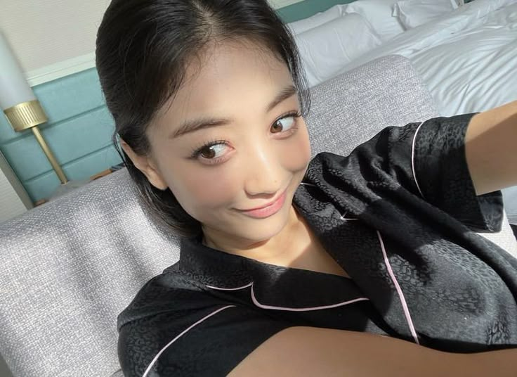 藤原 Hana tweet media