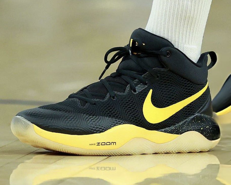 Steph Curry pulled out Draymond Green's 2017 Nike Zoom Rev PE for