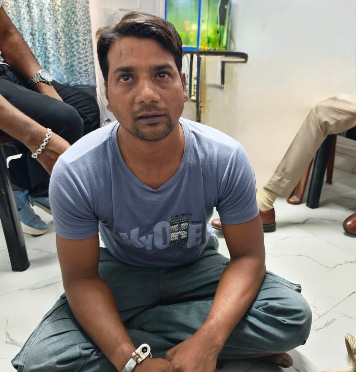 otvkhabar's tweet image. #ଚୌଦ୍ବାର_ଜେଲରୁ_ଫେରାର୍‌_କଏଦୀ_ଗିରଫ
-କଟକ: ଚୌଦ୍ବାର ଜେଲରୁ ଫେରାର୍‌ ଦ୍ବିତୀୟ କଏଦୀ ଗିରଫ
-ବିହାରର ରାଜା ସାହାଣୀ ଋଷିକେଶରୁ ଗିରଫ
-ଋଷିକେଶରୁ ଗିରଫ କଲା କମିଶନରେଟ୍ ପୋଲିସର ସ୍ବତନ୍ତ୍ର ଟିମ୍
-ପୂର୍ବରୁ ମଧୁକାନ୍ତ ରାଣାକୁ  ବୃନ୍ଦାବନରୁ ଗିରଫ କରିଥିଲା ପୋଲିସ
-ଦଶହରାରେ ମଧୁକାନ୍ତ ଓ ରାଜା ପାଚେରୀ ଡେଇଁ ଫେରାର୍ ହୋଇଥିଲେ
#Cuttack