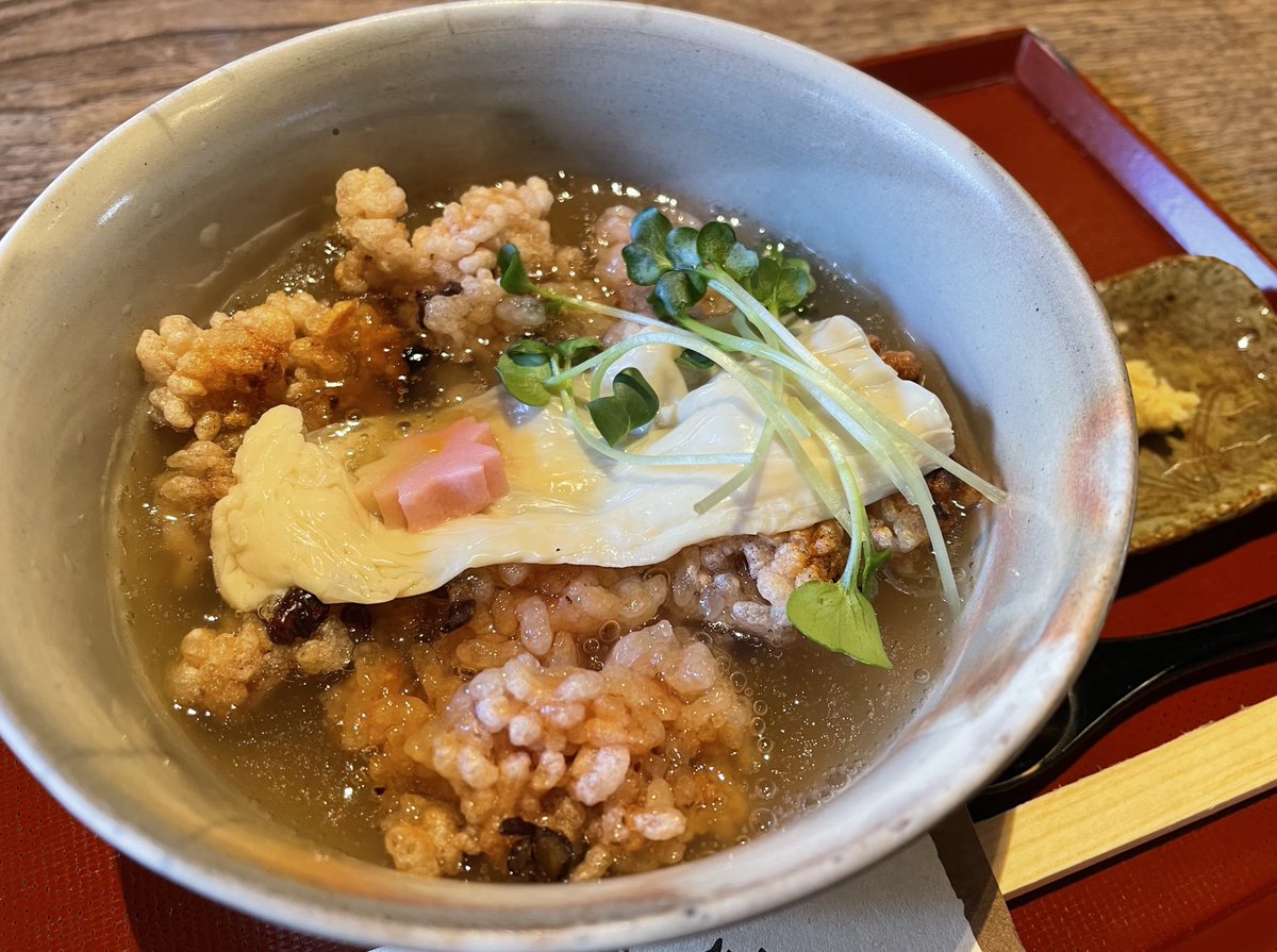 赤飯おこげの葛あんかけ💕

コタツはんのチャンネル視聴で行きたくなったのですが😅

楽しみにしていた白味噌ぜんざいが冬限定😱傷心の中みつけたのが
平日限定🎊と言うキーワード👌
初㊗️お焦げ赤飯 最強🎊

下調べ無し💦に加え目の前にある桂離宮を素通り💦する悪い見本の典型🤣
