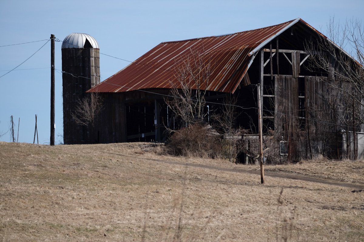 mntblubird's tweet photo. Red Roof Barn &amp; Silo #photography #pennsylvania https://t.co/nRzJ14a6FJ