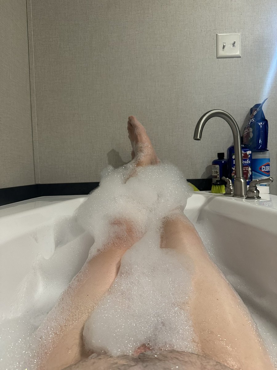 307chiver's tweet photo. @warrior19RN Love a good bubble bath! https://t.co/kpeeHNEYxA