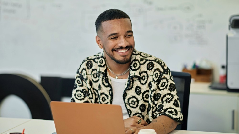 Britt_Peeples's tweet photo. Most candidates aren’t getting passed over because they lack experience. They’re getting passed over because their experience isn’t clearly aligned.

Audra Lenox, a TA Partner at UKG, shares what “tailoring your resume” actually means. 

https://t.co/dlZVF3H7lb https://t.co/wt1B8Gouep