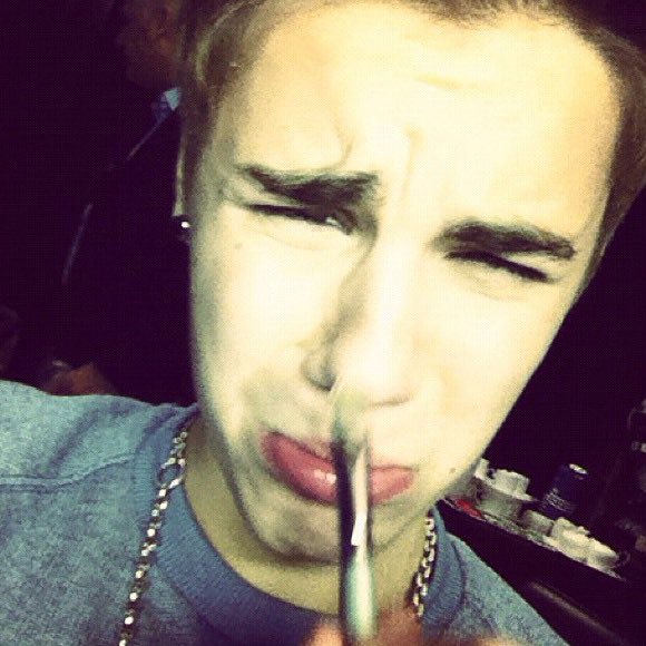 benito’s septum piercing tweet media