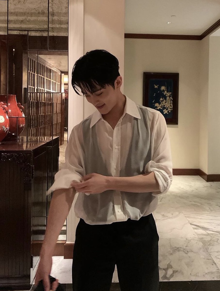 ผมให้รุปนี้เลยอะ ทรงแบบที่จะให้แฟนขี่หลังแล้วหิ้วรองเท้าส้นสูงให้เวลาเจ็บเท้าหลังงานปาร์ตี้อะ ㅜ ㅜ