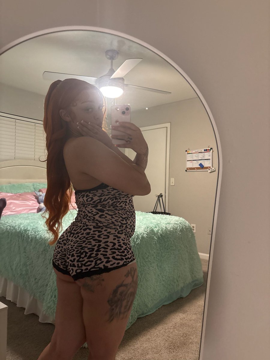 freaky freckles 🤤 tweet media