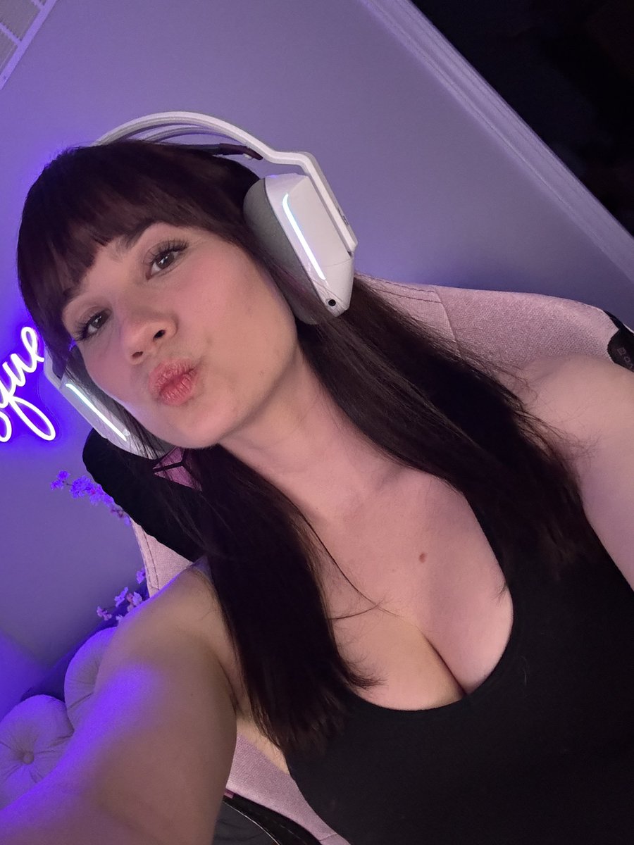 squeegeeowo's tweet photo. https://t.co/FvjHQ2bpQf april fool https://t.co/BabbMKTL1C