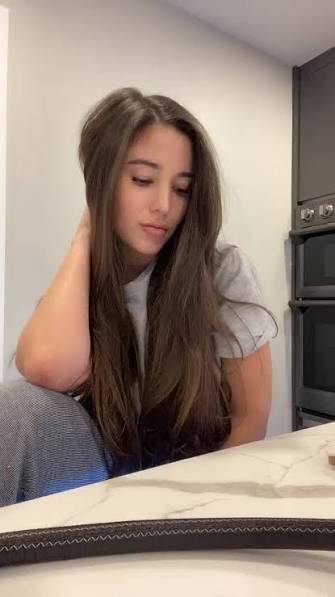 Angie Verona tweet media