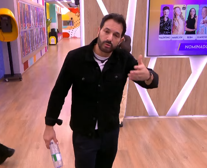 RelajateMuuchio's tweet photo. ESTE ES EL ROSTRO DEL SER MAS FALSO Y MANIPULADOR DE ESTA TEMPORADA GASSSSSSSSSSSSSSSSSSSSSSSSSSS alejandro estrada 

#LaCasaDeLosFamososCol3
#LaCasaDeLosFamososCol

saliendoooooooooooo💛 https://t.co/aWMat5nM5g