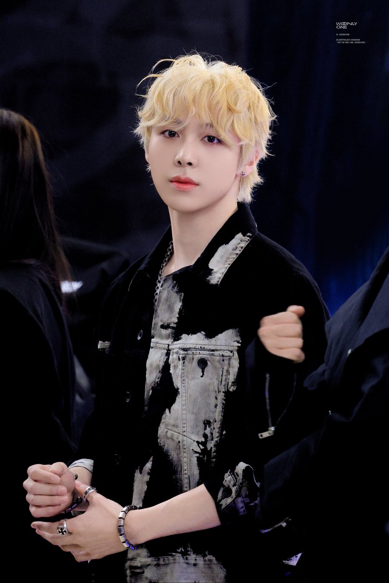 WoonlyOne tweet media