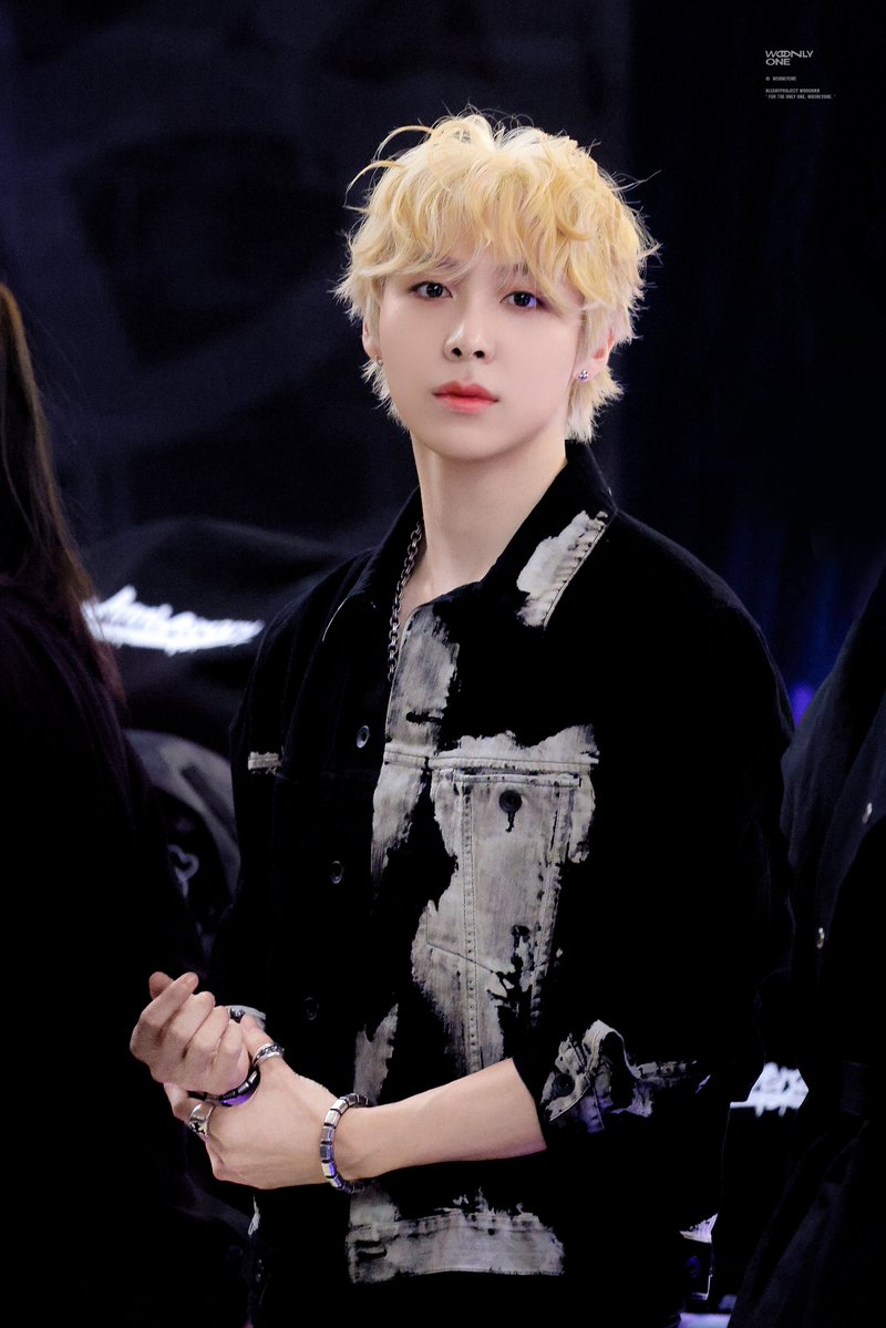 WoonlyOne tweet media