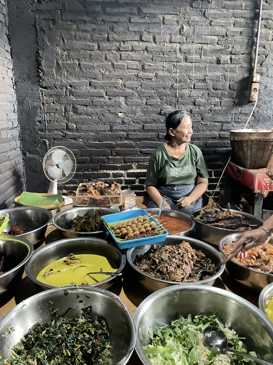 cupacupcoklat's tweet photo. Makan siang yang kepagian? 

Lokasi : mangut lele mbok marto https://t.co/rgjomkaQP0