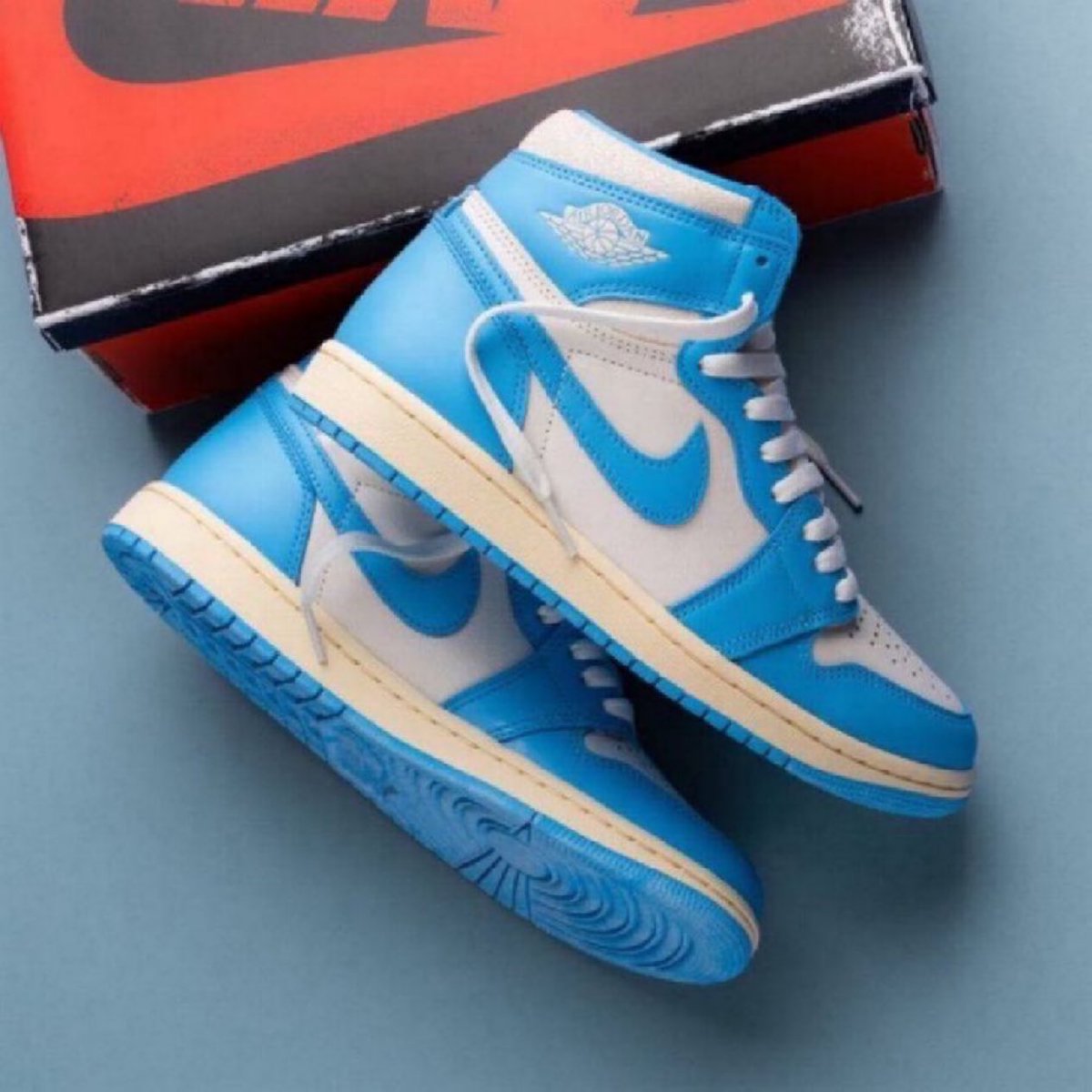 SNKR_TWITR tweet media