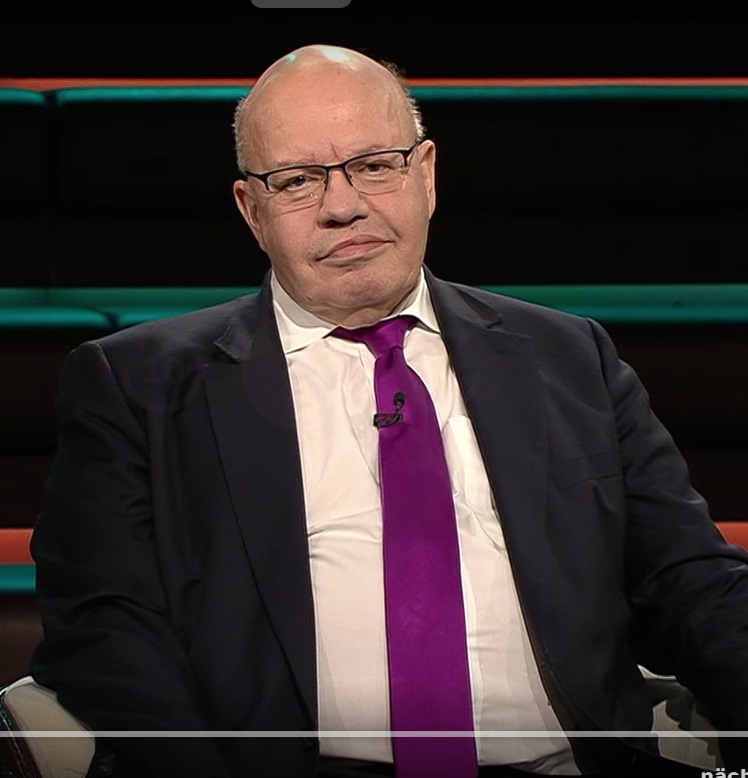 Nicoles44180590's tweet photo. ER soll uns noch Tipp geben?
Er hat mit Reiche die Solarindustrie vernichtet u beschwert sich jetzt über den Verlust von Arbeitsplätzen ein
Warum holt ihr immer Menschen die schon was versaut haben, oder hat die CDU nur solche Typen zu bieten?
Warum kommt #Reiche nicht zu feige? https://t.co/jxva0ZvadD