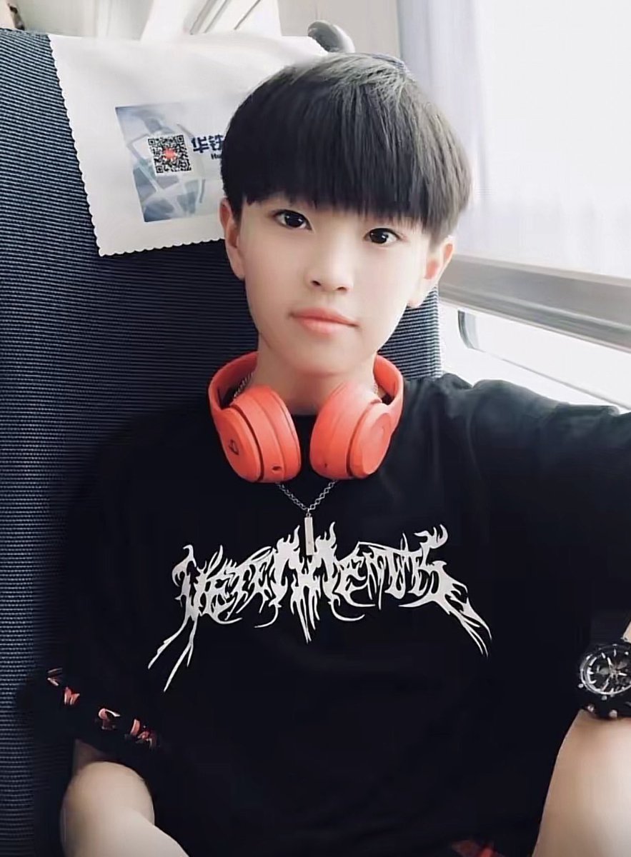 아인.. tweet media