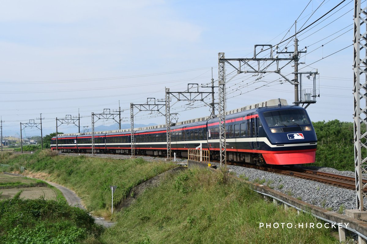 hirockey_train tweet media