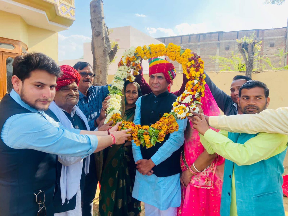 RTDC के पूर्व अध्यक्ष श्री धर्मेंद्र सिंह राठौड़ जी को जन्मदिवस की हार्दिक बधाई एवं शुभकामनाए।
मैं ईश्वर से आपके उत्तम स्वास्थ्य और दीर्घायु जीवन की मंगलकामना करती हूं।