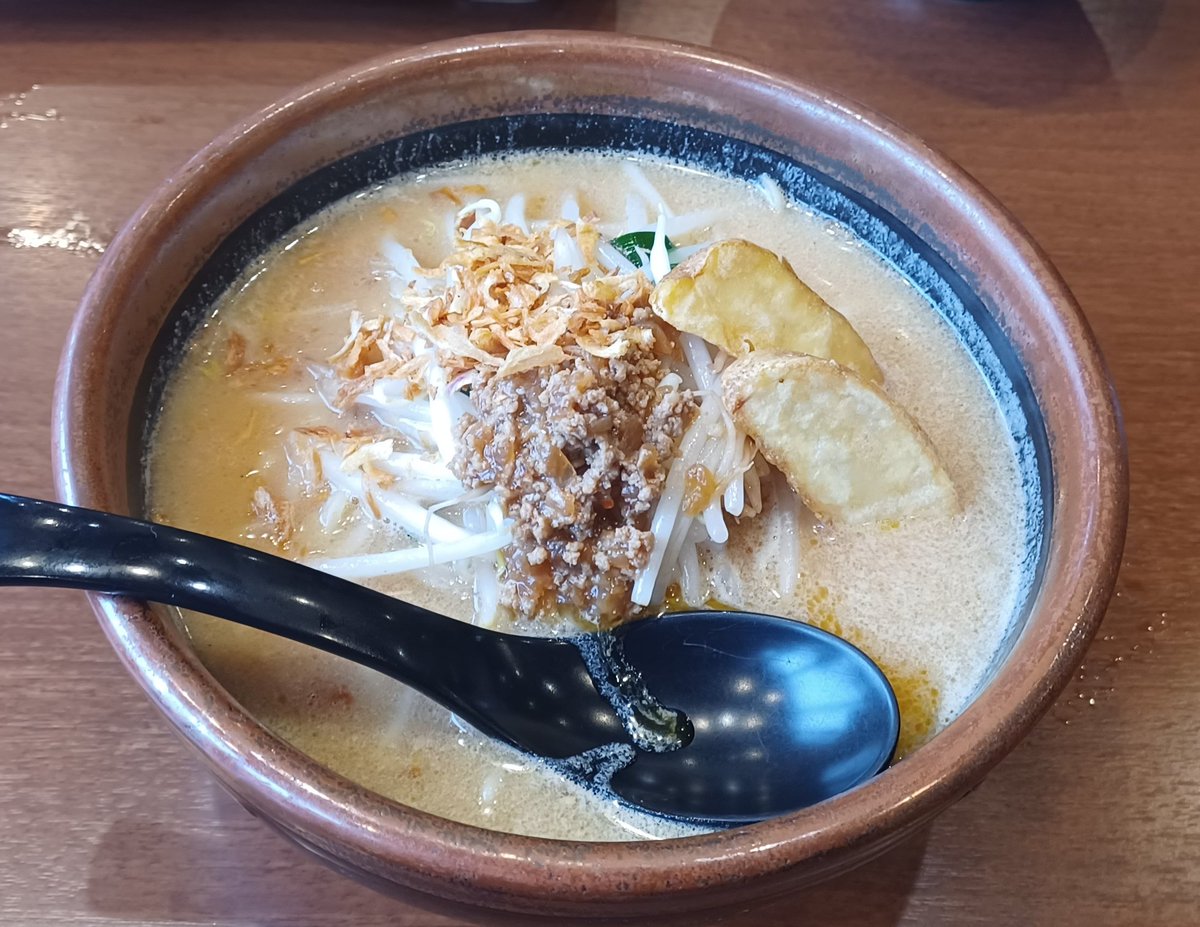 味噌ラーメン🍜

味噌専門店
3種類以上あるけど
その中の北海道味噌にしました( ˙³˙)⇝💕