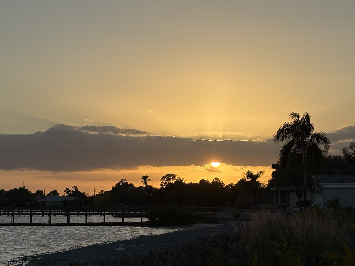 Sail756's tweet photo. Sunset. https://t.co/zpOcqISHk2