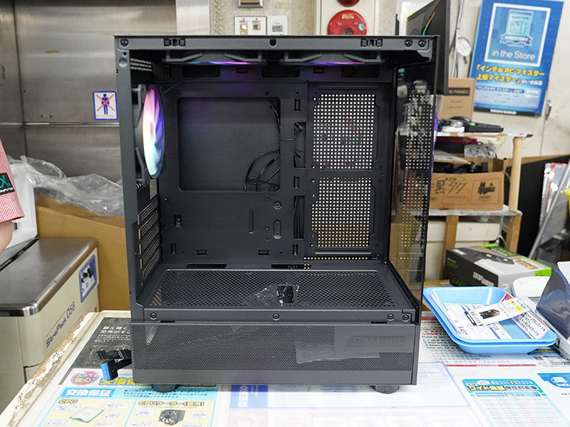 watch_akiba's tweet image. 更新：MSIの安価なピラーレスPCケース「PAG PANO M110A」が登場、RGBファン×3基搭載で5,980円 akiba-pc.watch.impress.co.jp/docs/news/news… #自作PC #MSI